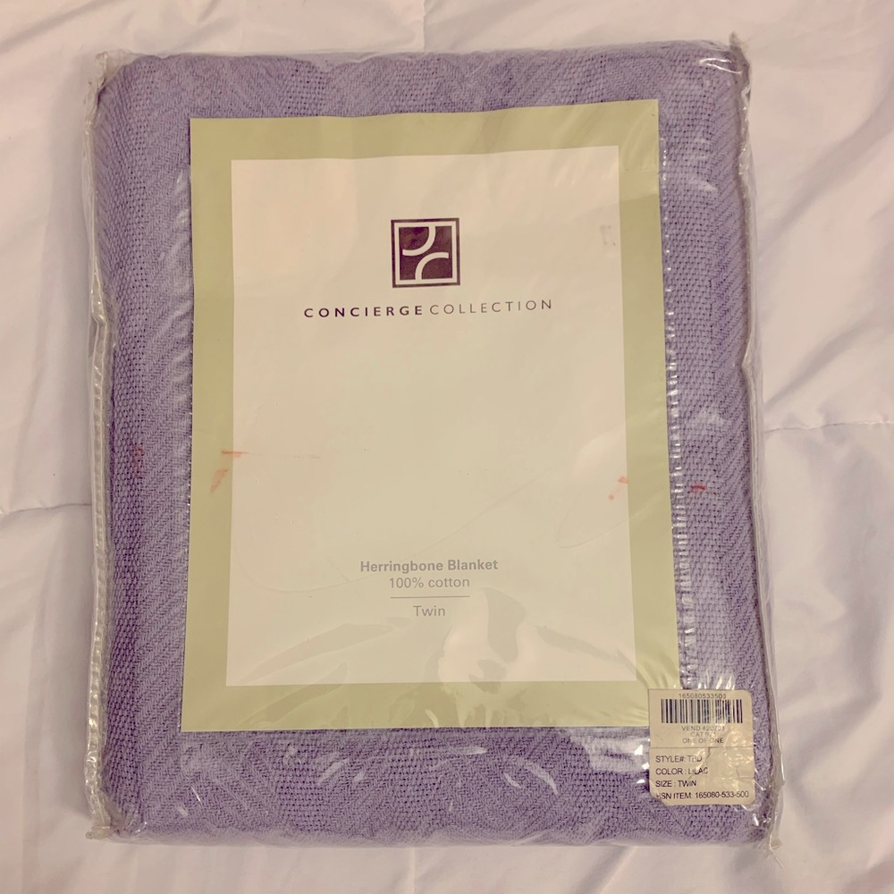 NWT CONCIERGE COLLECTION Twin Herringbone Blanket